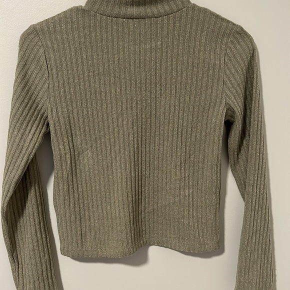 Wilfred Free by Aritzia Green Turtleneck Cropped Long Sleeve Sweater Size Small - Picture 3 of 3